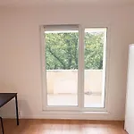 Neue Monteurwohnungen Mit Kueche, Wifi, Parkplaetze, Tv, Balkon, Supermarkt In Der Naehe * Halle (Saale)