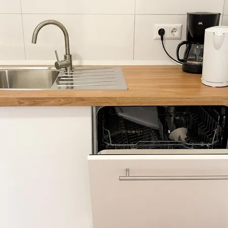 Neue Monteurwohnungen Mit Kueche, Wifi, Parkplaetze, Tv, Balkon, Supermarkt In Der Naehe * Halle (Saale)