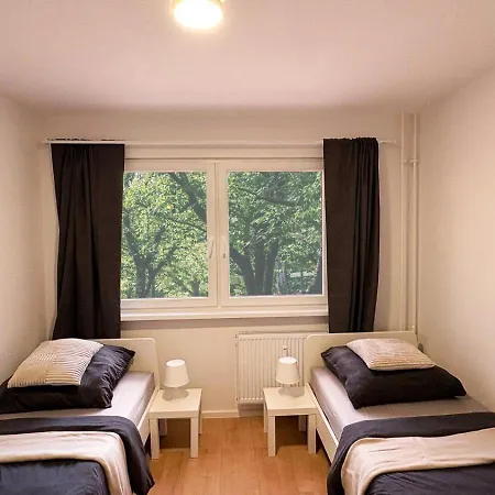 Neue Monteurwohnungen Mit Küche, Wifi, Parkplätze, Tv, Balkon, Supermarkt In Der Nähe Apartamento