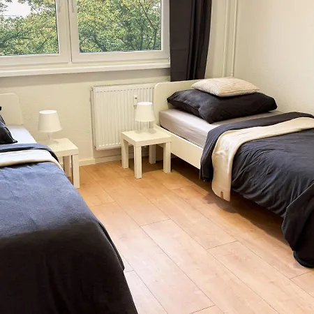 Neue Monteurwohnungen Mit Küche, Wifi, Parkplätze, Tv, Balkon, Supermarkt In Der Nähe Apartamento *