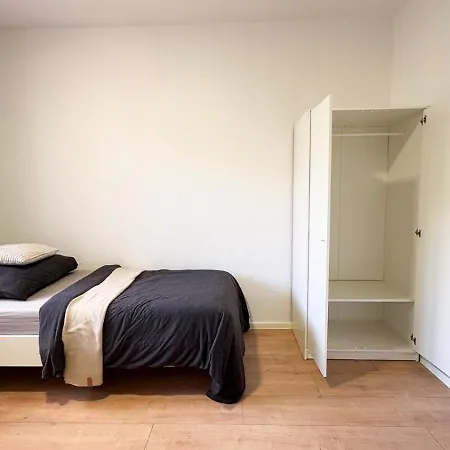 Neue Monteurwohnungen Mit Küche, Wifi, Parkplätze, Tv, Balkon, Supermarkt In Der Nähe Apartamento