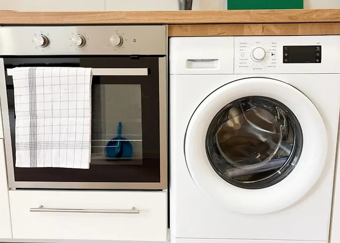 شقة Neue Monteurwohnungen Mit Kueche, Wifi, Parkplaetze, Tv, Balkon, Supermarkt In Der Naehe *