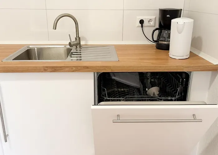 Neue Monteurwohnungen Mit Kueche, Wifi, Parkplaetze, Tv, Balkon, Supermarkt In Der Naehe * Halle (Saale)